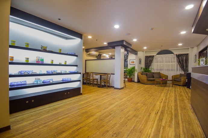 Imagen de los interiores del Hotel Microtel By Wyndham Batangas. Foto 12