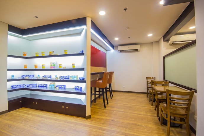 Imagen de los interiores del Hotel Microtel By Wyndham Batangas. Foto 13