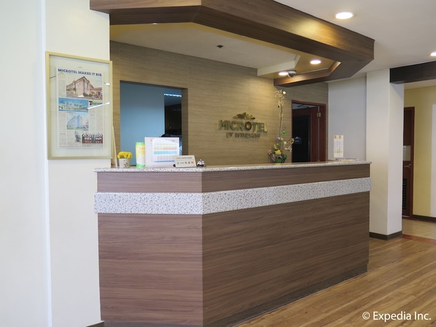 Imagen de los interiores del Hotel Microtel By Wyndham Batangas. Foto 14