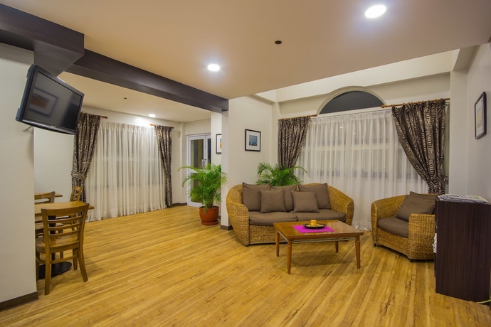 Imagen de los interiores del Hotel Microtel By Wyndham Batangas. Foto 16