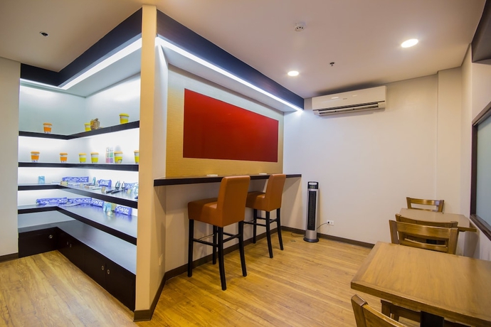 Imagen de los interiores del Hotel Microtel By Wyndham Batangas. Foto 18