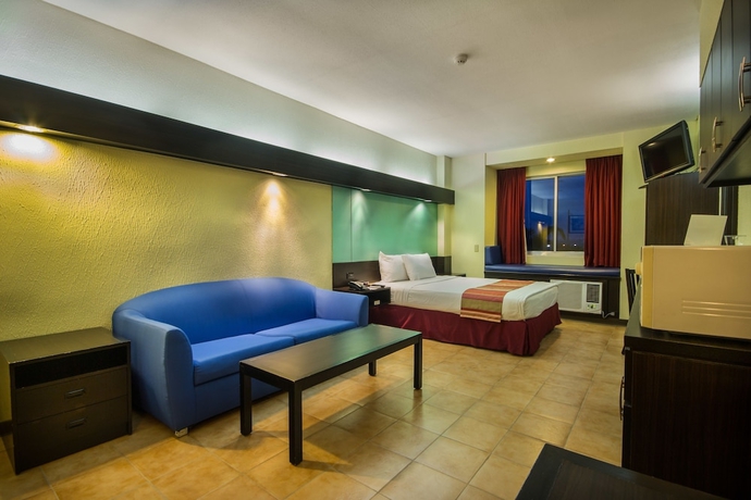 Imagen de la habitación del Hotel Microtel By Wyndham Batangas. Foto 9