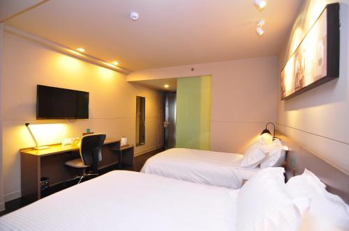 Imagen de la habitación del Hotel Microtel By Wyndham Kunming City Center. Foto 9