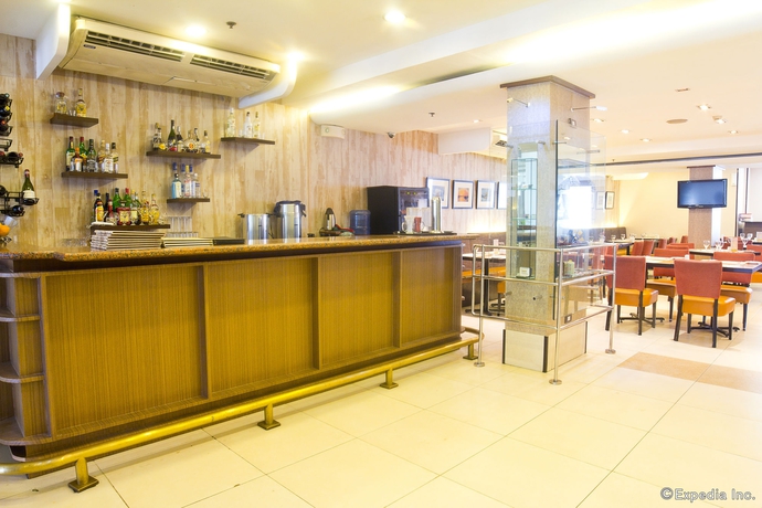 Imagen del bar/restaurante del Hotel Microtel By Wyndham Mall Of Asia. Foto 4