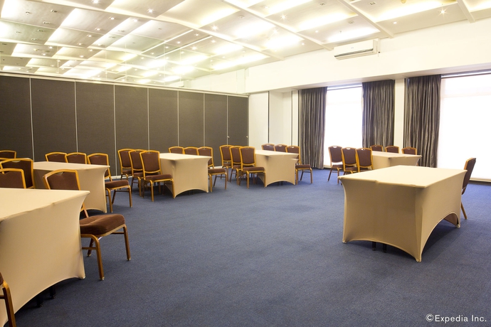 Imagen de los interiores del Hotel Microtel By Wyndham Mall Of Asia. Foto 13