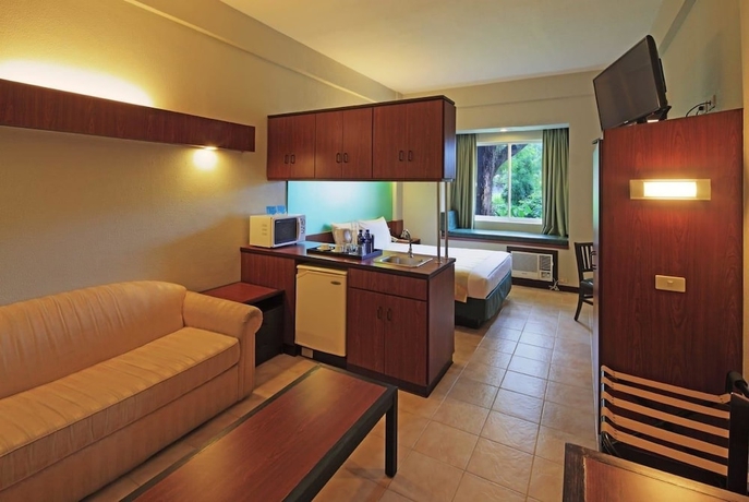Imagen de la habitación del Hotel Microtel By Wyndham Tarlac. Foto 16