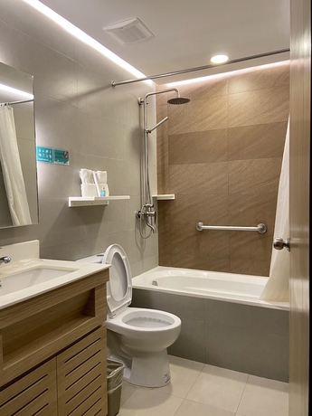 Imagen de la habitación del Hotel Microtel By Wyndham Tarlac. Foto 17