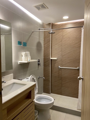Imagen de la habitación del Hotel Microtel By Wyndham Tarlac. Foto 18