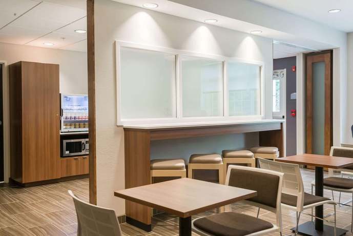 Imagen del bar/restaurante del Hotel Microtel Inn And Suites By Wyndham Altoona. Foto 3