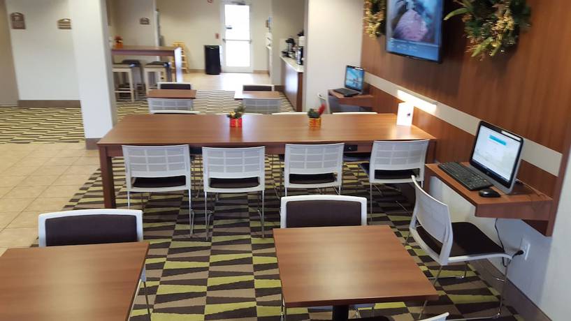 Imagen del bar/restaurante del Hotel Microtel Inn And Suites By Wyndham Bellevue/omaha. Foto 2