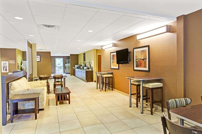 Imagen del bar/restaurante del Hotel Microtel Inn And Suites By Wyndham Bryson City. Foto 3