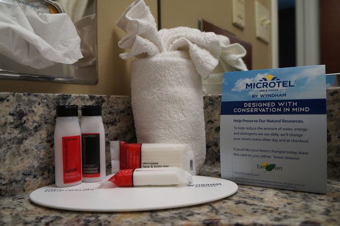 Imagen de la habitación del Hotel Microtel Inn And Suites By Wyndham Cambridge. Foto 1