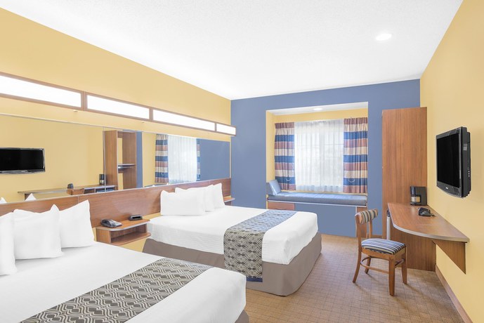 Imagen de la habitación del Hotel Microtel Inn And Suites By Wyndham Chili/rochester Airport. Foto 3