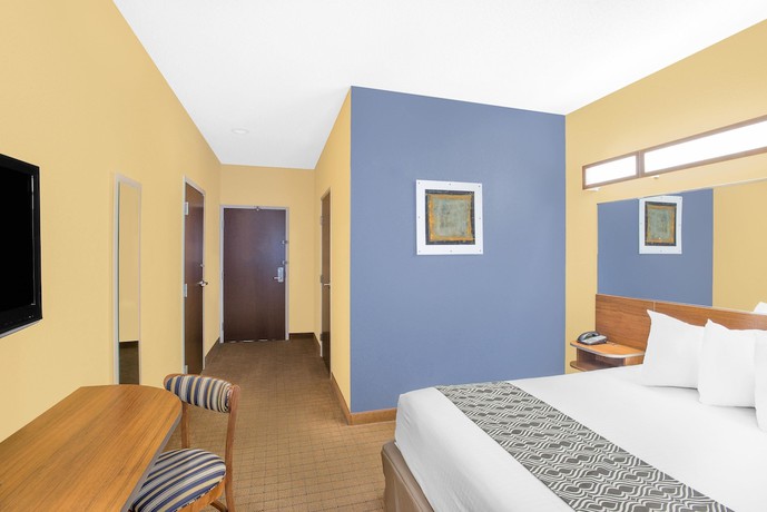 Imagen de la habitación del Hotel Microtel Inn And Suites By Wyndham Chili/rochester Airport. Foto 4