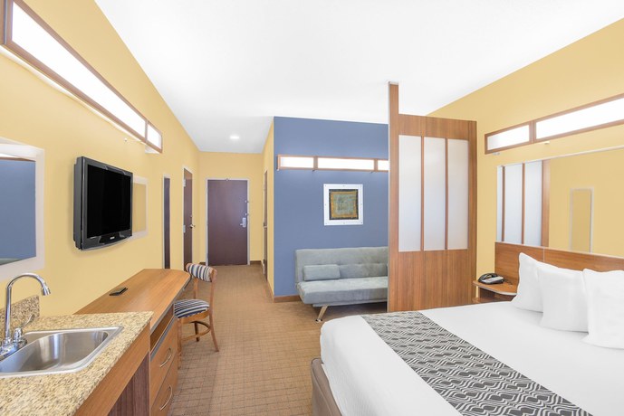 Imagen de la habitación del Hotel Microtel Inn And Suites By Wyndham Chili/rochester Airport. Foto 6