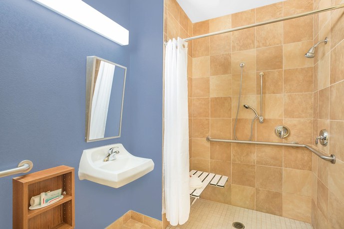 Imagen de la habitación del Hotel Microtel Inn And Suites By Wyndham Chili/rochester Airport. Foto 8