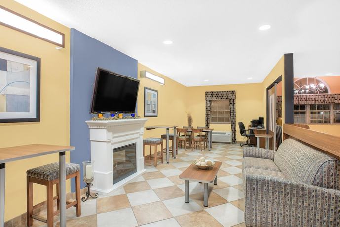 Imagen de los interiores del Hotel Microtel Inn And Suites By Wyndham Chili/rochester Airport. Foto 15