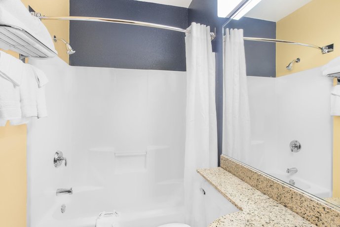 Imagen de la habitación del Hotel Microtel Inn And Suites By Wyndham Chili/rochester Airport. Foto 9