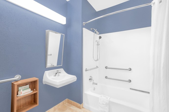 Imagen de la habitación del Hotel Microtel Inn And Suites By Wyndham Chili/rochester Airport. Foto 12