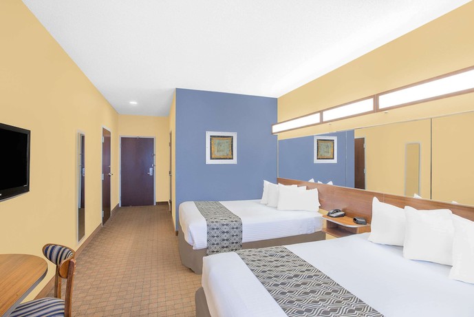 Imagen de la habitación del Hotel Microtel Inn And Suites By Wyndham Chili/rochester Airport. Foto 14