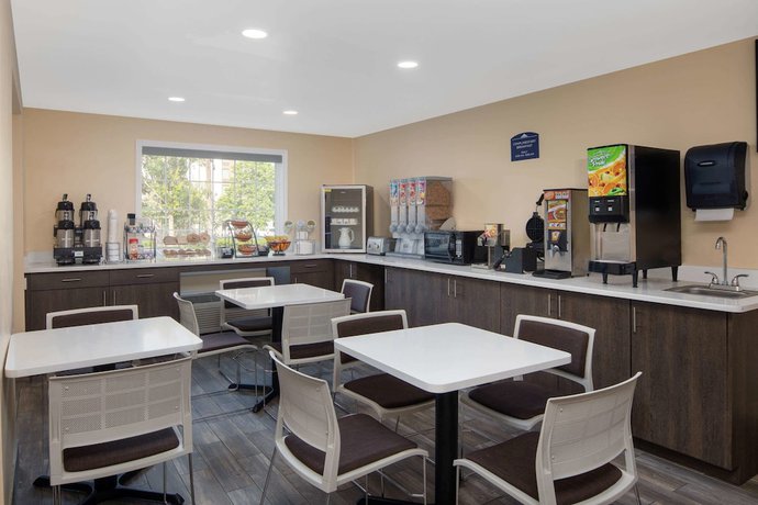 Imagen del bar/restaurante del Hotel Microtel Inn And Suites By Wyndham Columbia/fort Jackson N. Foto 2