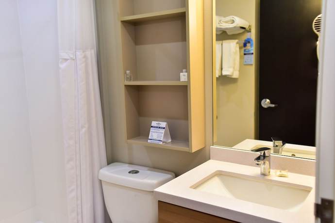 Imagen de la habitación del Hotel Microtel Inn And Suites By Wyndham Cuauhtemoc Campos Menonitas. Foto 3