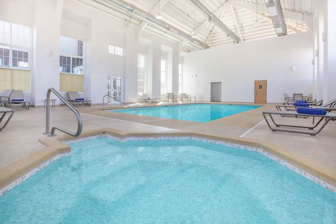 Imagen de la piscina del Hotel Microtel Inn And Suites By Wyndham Cuauhtemoc Campos Menonitas. Foto 19