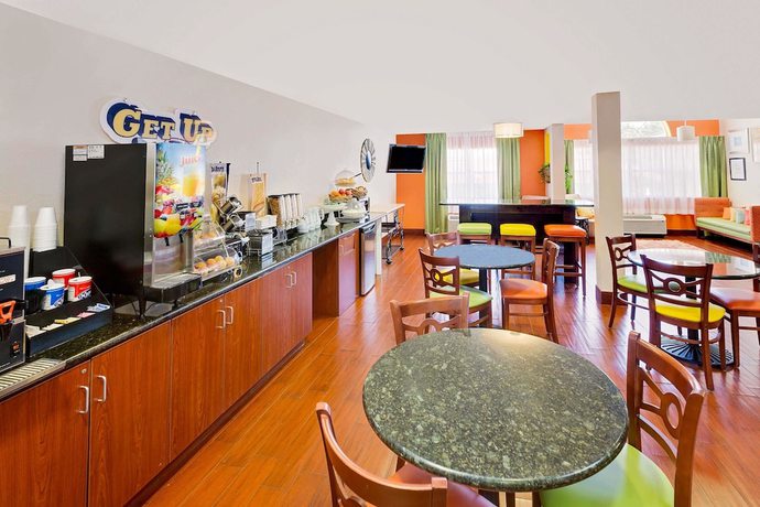 Imagen del bar/restaurante del Hotel Microtel Inn And Suites By Wyndham Daphne/mobile. Foto 2
