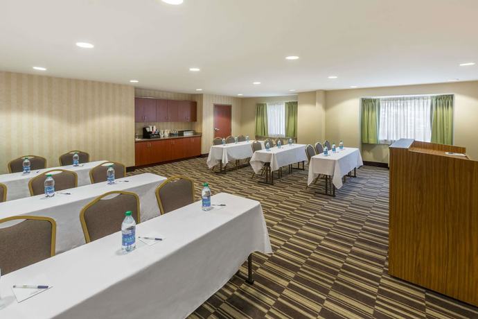 Imagen de los interiores del Hotel Microtel Inn And Suites By Wyndham Daphne/mobile. Foto 16