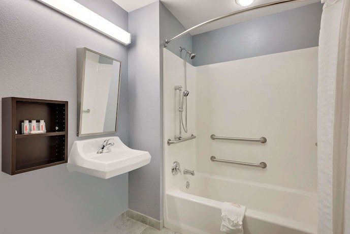 Imagen de la habitación del Hotel Microtel Inn And Suites By Wyndham Geneva. Foto 11