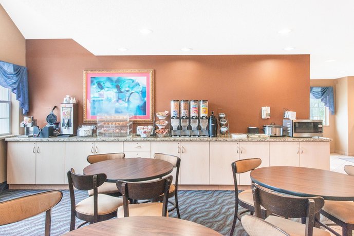 Imagen del bar/restaurante del Hotel Microtel Inn And Suites By Wyndham Independence. Foto 2