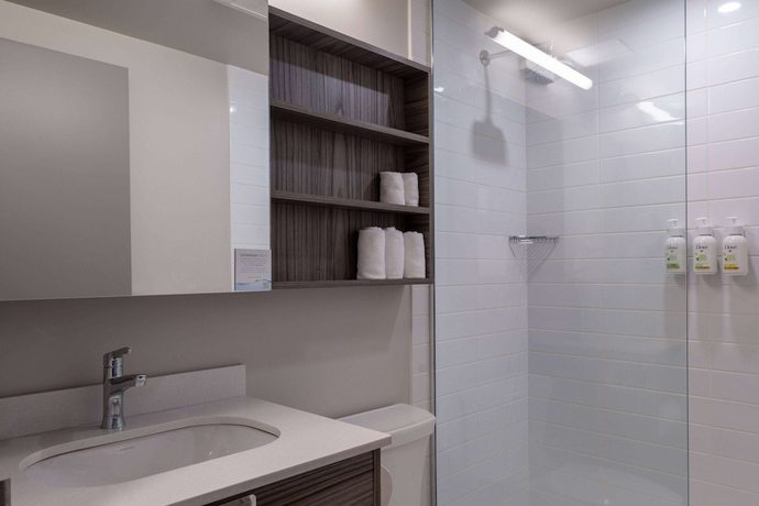 Imagen de la habitación del Hotel Microtel Inn And Suites By Wyndham Kanata Ottawa West. Foto 7