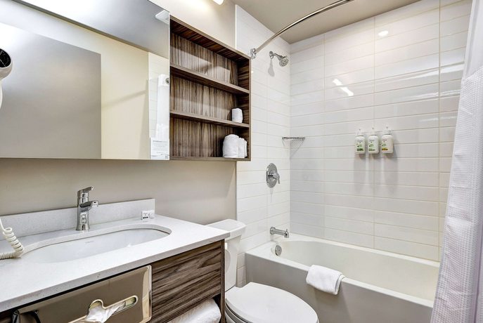 Imagen de la habitación del Hotel Microtel Inn And Suites By Wyndham Kanata Ottawa West. Foto 19