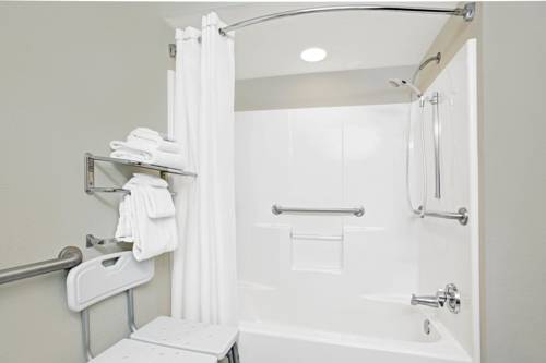 Imagen de la habitación del Hotel Microtel Inn And Suites By Wyndham - Lady Lake/ The Villages. Foto 7