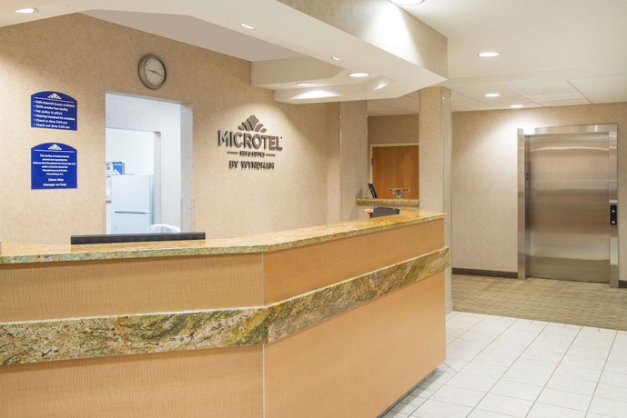 Imagen de los interiores del Hotel Microtel Inn And Suites By Wyndham Plattsburgh. Foto 20