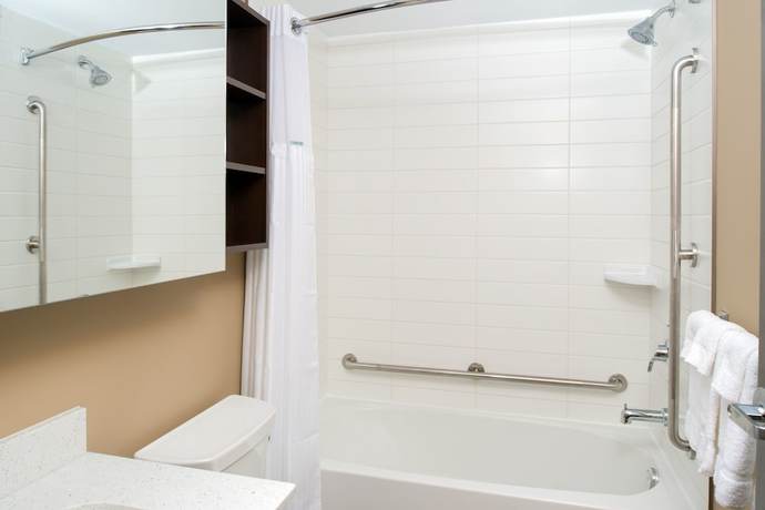 Imagen de la habitación del Hotel Microtel Inn And Suites By Wyndham Red Deer. Foto 4