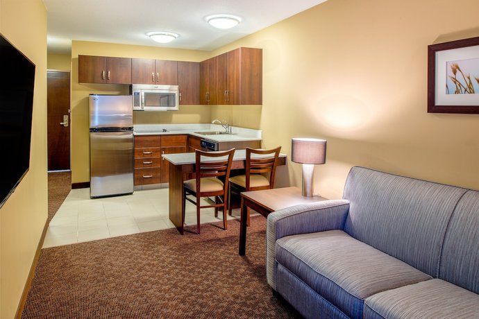 Imagen de la habitación del Hotel Microtel Inn And Suites By Wyndham Red Deer. Foto 5
