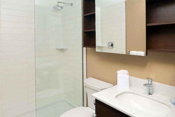 Imagen de la habitación del Hotel Microtel Inn And Suites By Wyndham Red Deer. Foto 6
