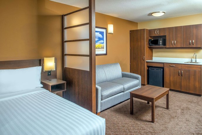 Imagen de la habitación del Hotel Microtel Inn And Suites By Wyndham Red Deer. Foto 7