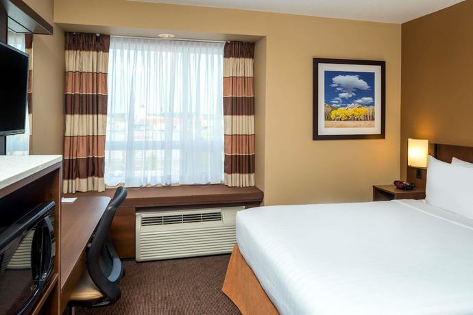 Imagen de la habitación del Hotel Microtel Inn And Suites By Wyndham Red Deer. Foto 9