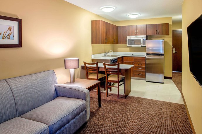 Imagen de la habitación del Hotel Microtel Inn And Suites By Wyndham Red Deer. Foto 11
