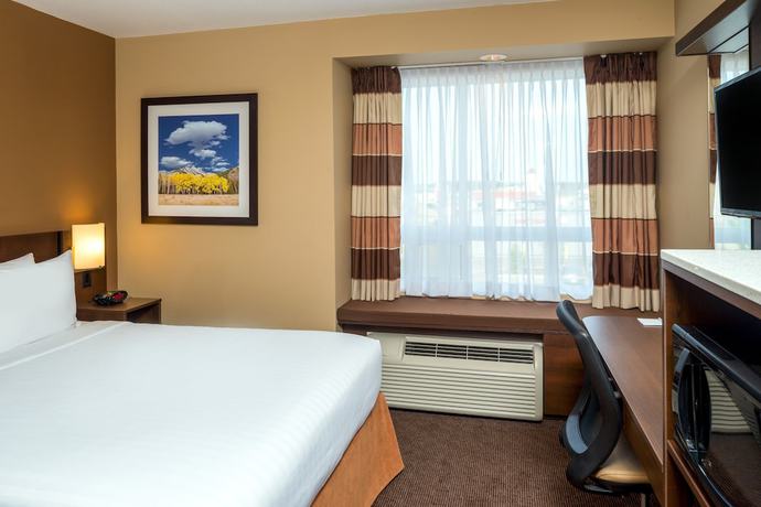 Imagen de la habitación del Hotel Microtel Inn And Suites By Wyndham Red Deer. Foto 12
