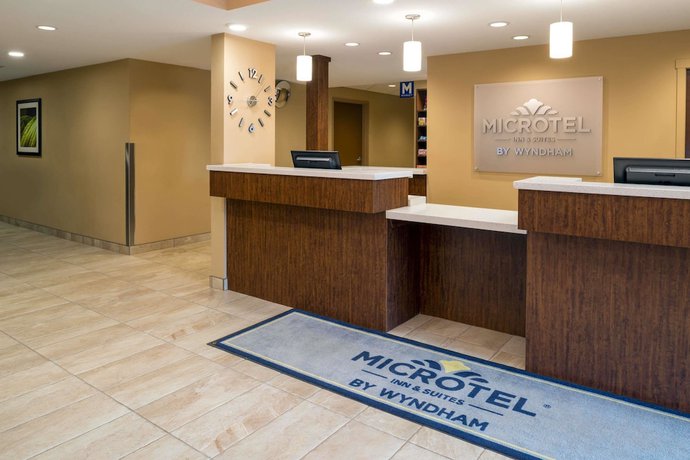 Imagen de los interiores del Hotel Microtel Inn And Suites By Wyndham Red Deer. Foto 18