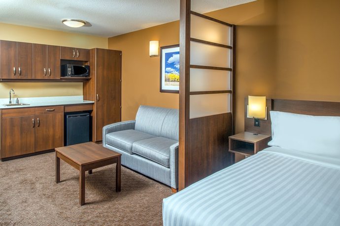Imagen de la habitación del Hotel Microtel Inn And Suites By Wyndham Red Deer. Foto 13