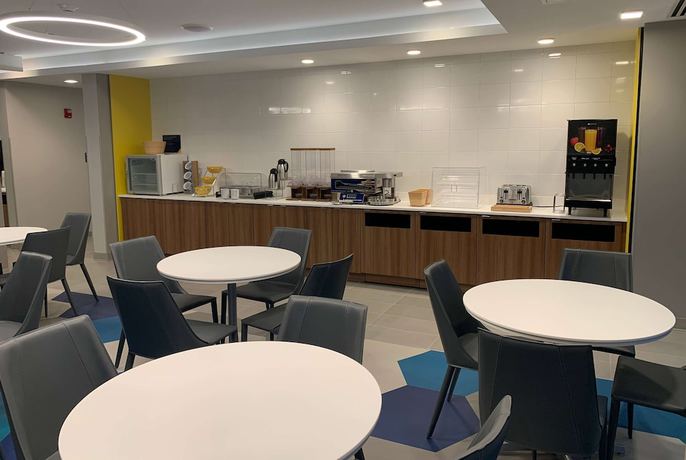 Imagen del bar/restaurante del Hotel Microtel Inn And Suites By Wyndham Rehoboth Beach. Foto 3