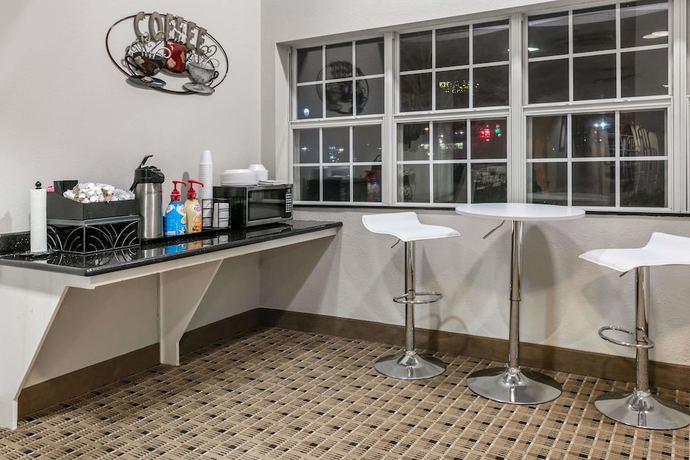 Imagen del bar/restaurante del Hotel Microtel Inn And Suites By Wyndham Scott/lafayette. Foto 2