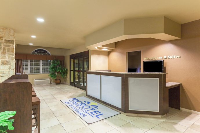Imagen de los interiores del Hotel Microtel Inn And Suites By Wyndham Searcy. Foto 17