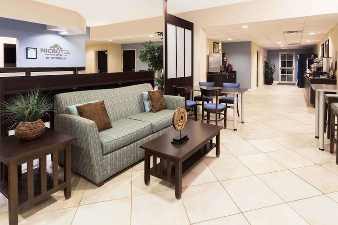 Imagen de los interiores del Hotel Microtel Inn And Suites By Wyndham Spring Hill/weeki Wachee. Foto 14