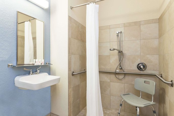 Imagen de la habitación del Hotel Microtel Inn And Suites By Wyndham Spring Hill/weeki Wachee. Foto 4