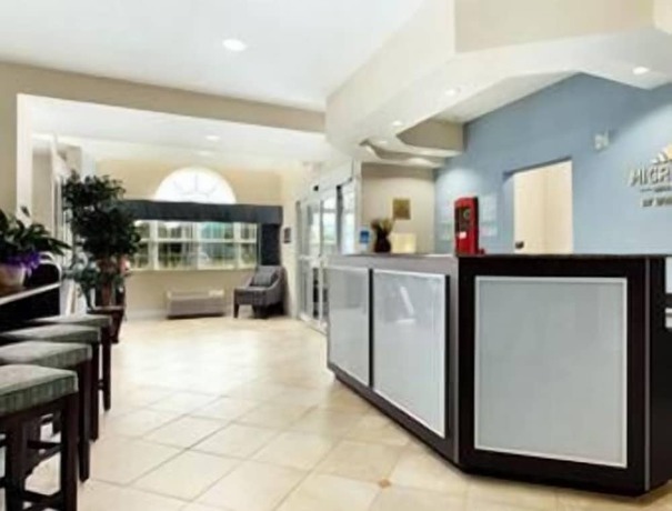 Imagen de los interiores del Hotel Microtel Inn And Suites By Wyndham Spring Hill/weeki Wachee. Foto 16